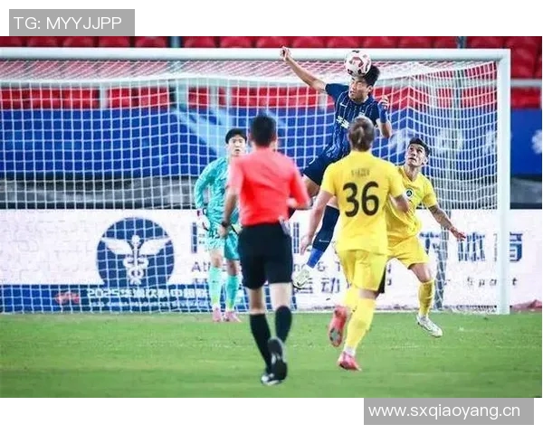 武汉三镇对阵深圳新鹏城半场战报埃杜加西亚再度破门杨一鸣遭遇红牌处罚